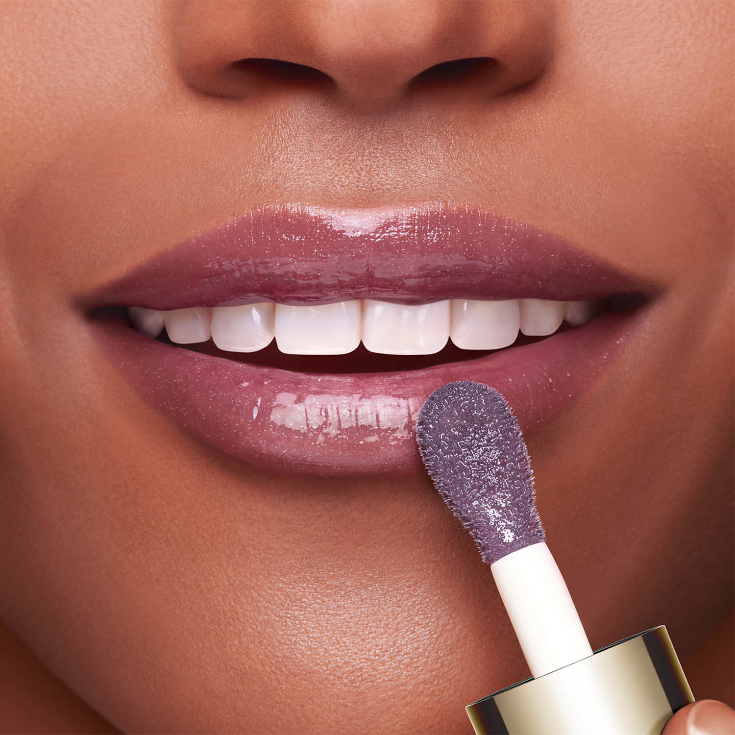 LIP COMFORT OIL (ACEITE NUTRITIVO PARA UNOS LABIOS BRILLANTES Y REALZADOS)